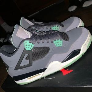 Jordan retro 4 Glow 4’s